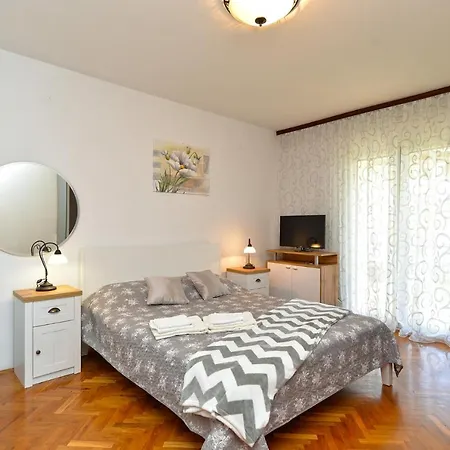 Apartments Regina 1067 * Rovinj