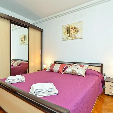 Apartment Apartments Regina 1067 Rovinj